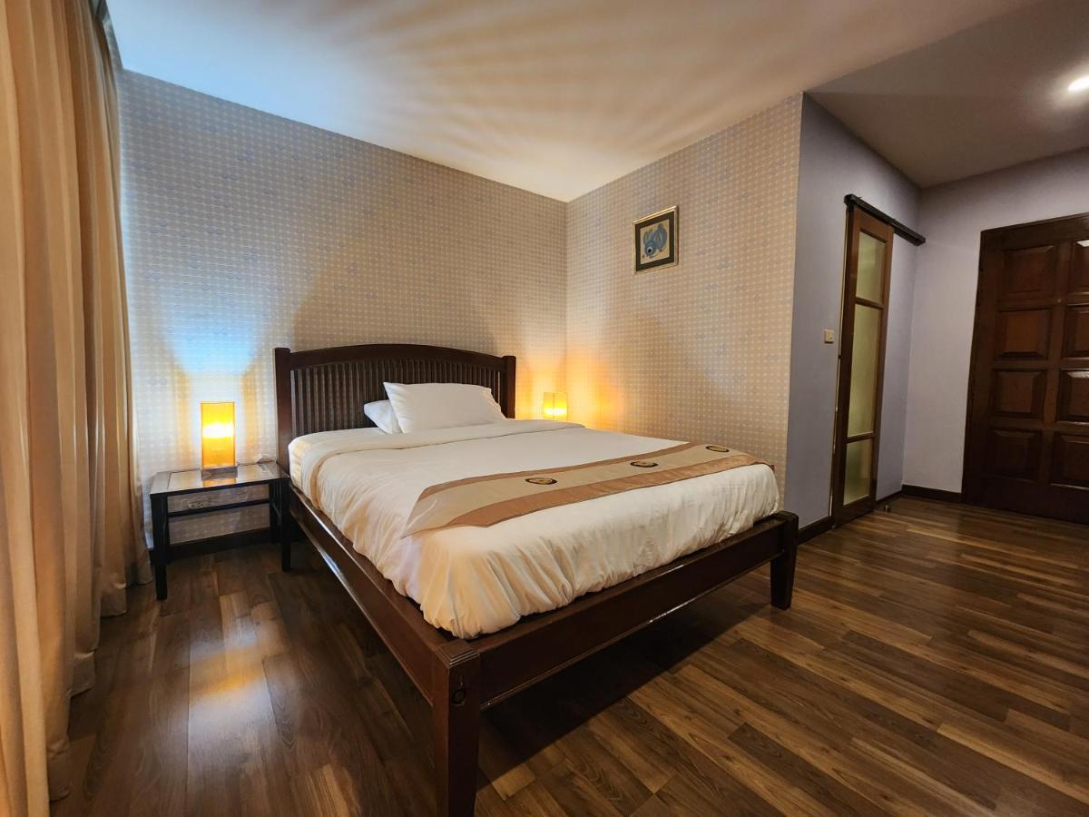 August Residence Бангкок Екстер'єр фото